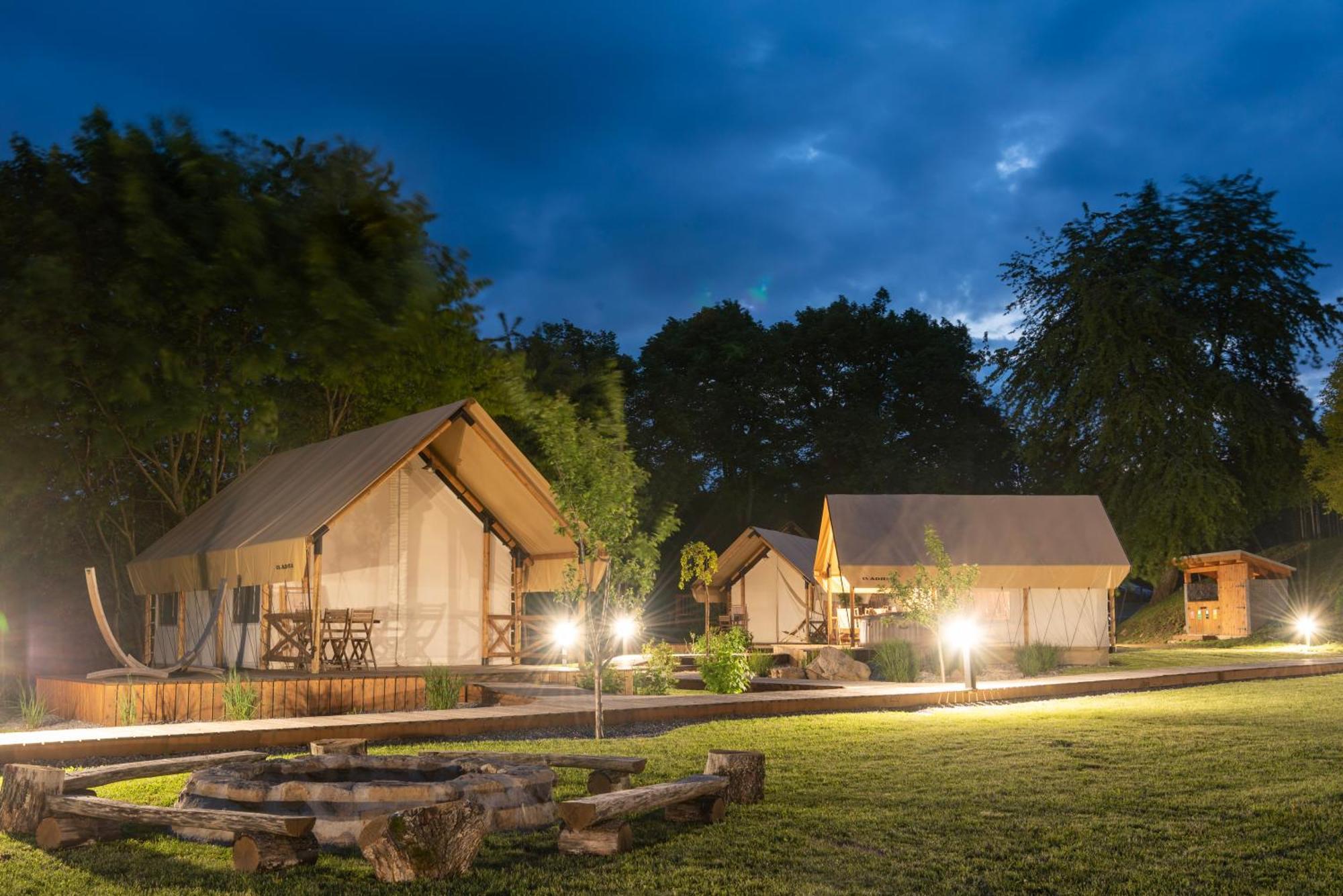 Forrest Glamping Hotel Banska Stiavnica Exterior photo